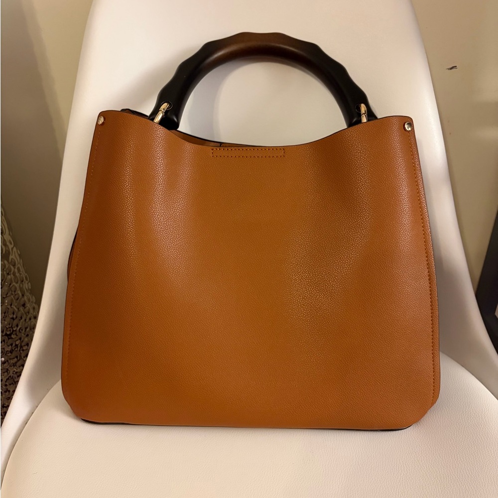 Elegant Tan Leather Tote Bag